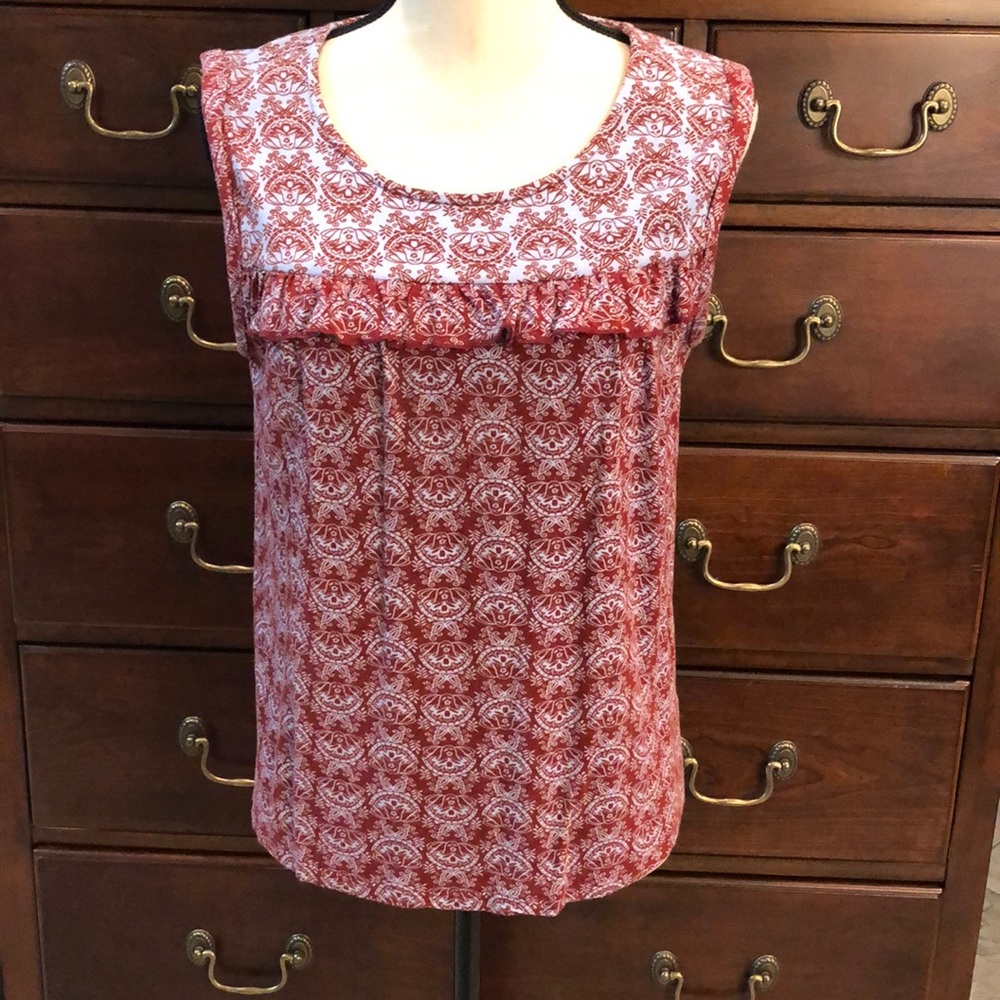 Skies are Blue top in cornflower blue/maroon paisley Sz med petite. Nice colors